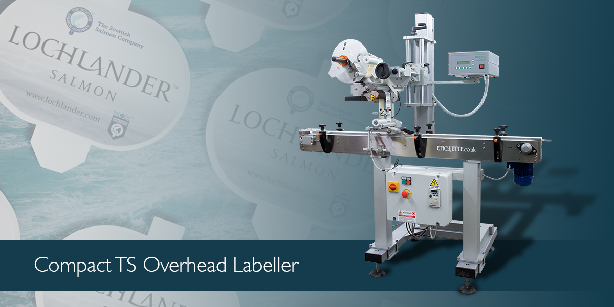 Automatic, top side labelling machine for self-adhesive labels with a conveyor belt with the flights system. 